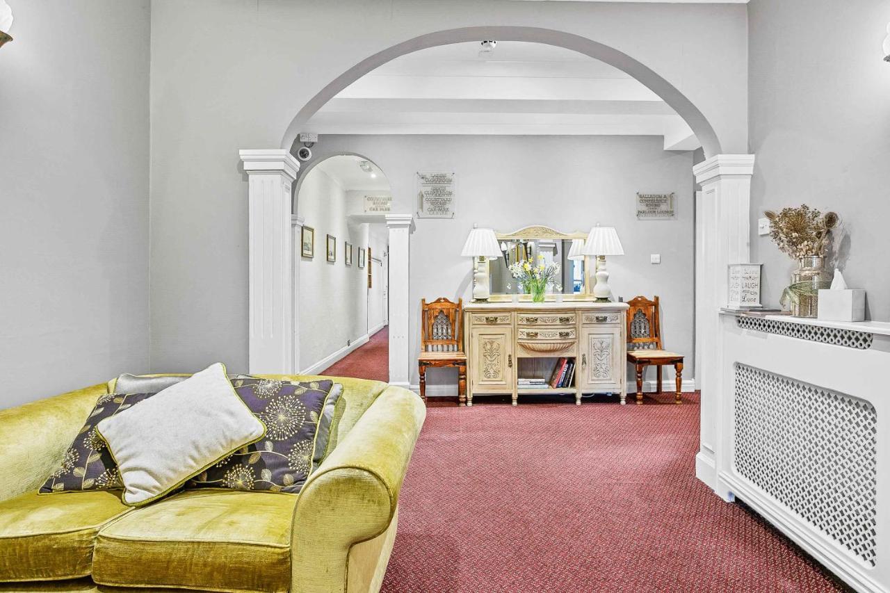 אקסמות' Royal Beacon Hotel מראה חיצוני תמונה